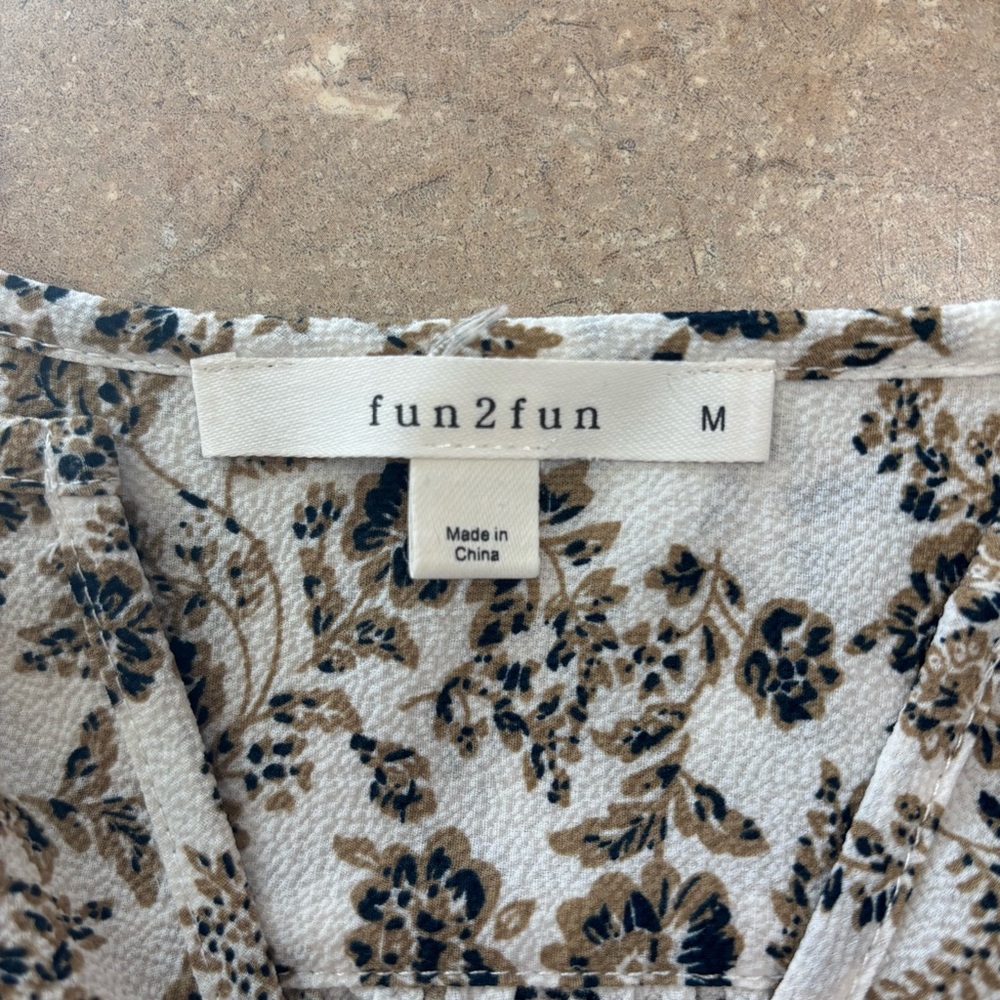 Fun2Fun Floral Print Blouse Size M - Picture 3 of 4